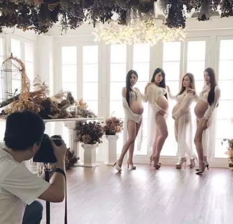 闺蜜之间的大肚子写真