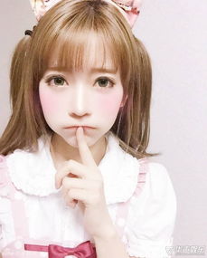 韩国女孩yurisa近日因面容精致颜值高走红
