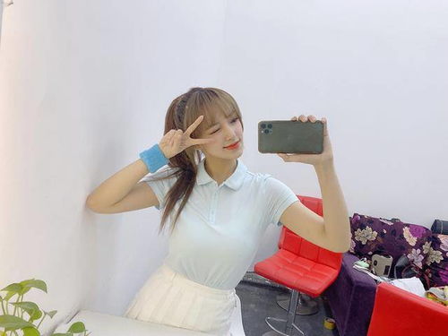 程潇越来越放得开了将粉色露背西装穿出高级感,女人味儿十足