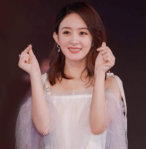 赵丽颖出席活动,穿露肩长裙美成仙女,路人镜头下颜值气质太能打