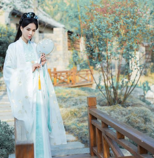 李若彤现身孔庙,穿古装仙气飘飘梦回小龙女,投壶射箭英姿飒爽
