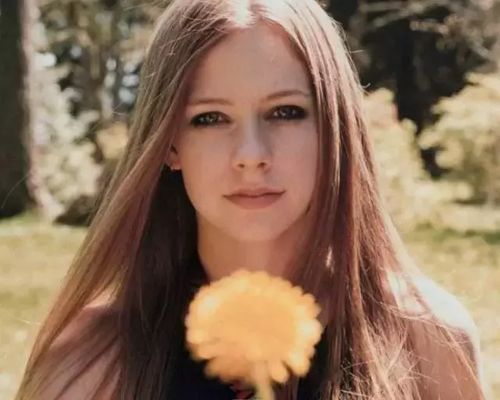 她竟离过两次婚,最后却重病发胖死亡,她的人生也太魔幻了吧