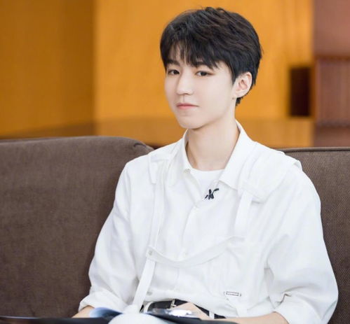 长相太着急的5位明星,张雨绮比吴昕还小,最后的大胡子才31岁