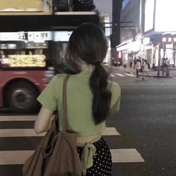 女生有这3种表现,男生就别追了,因为她早就把你当备胎了