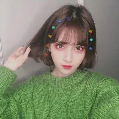 微信头像霸气好看的短发女生头像