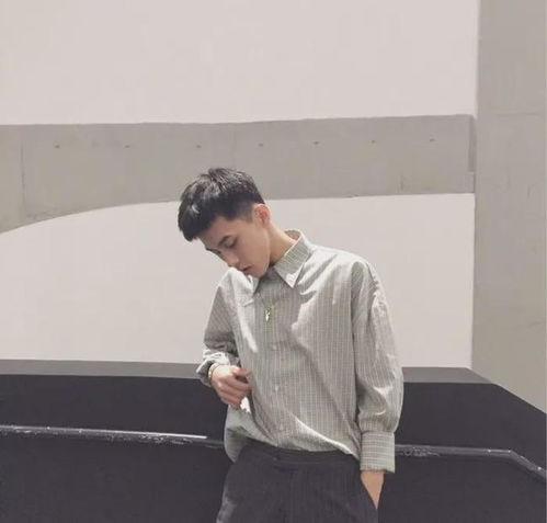 不露正脸的男生拍照姿势,2020年做个温暖的人