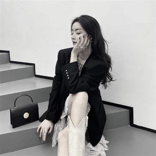 黑白头像女生冷酷霸气很坚强不敷衍的女人