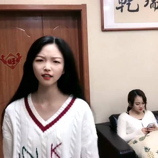 情侣吵架,闺蜜一句话出卖了女子,绿茶防不胜防啊