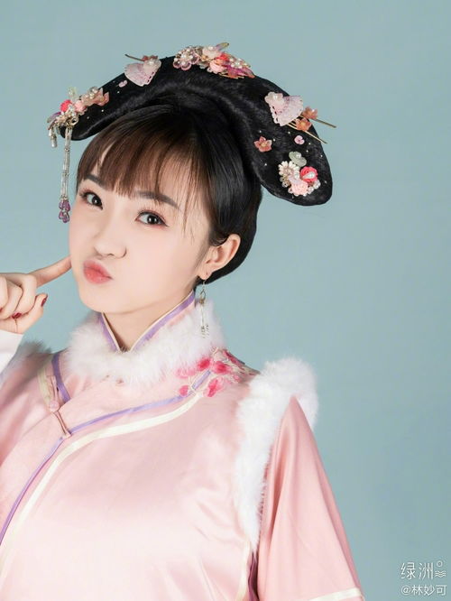 组图名门淑女林妙可晒古风汉服写真撑伞吹笛婉约清丽