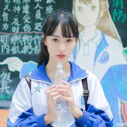 00后女生校服照走红身材高挑苗