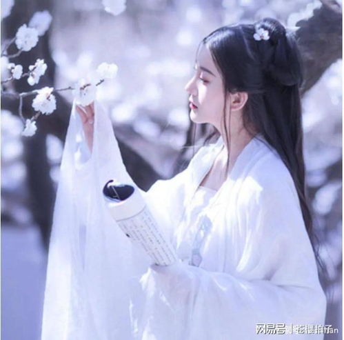 她遭雷劈穿越成农女,快乐种田竟发现有孕,从此农女翻身变王妃