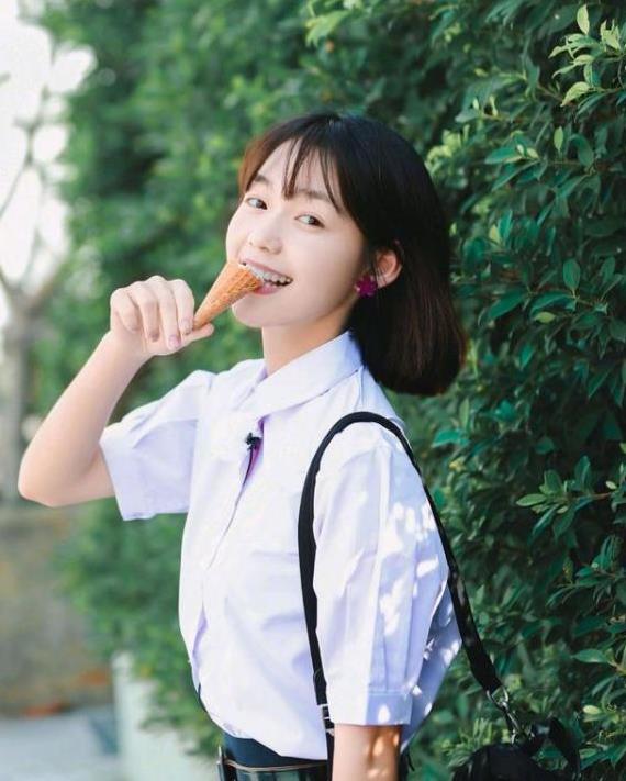 火箭少女101全员穿婚纱闺蜜照,段奥娟身材实力抢镜,造型太仙气