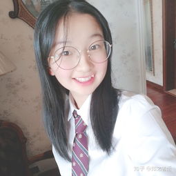单眼皮小眼睛戴眼镜的女生剪短发是种什么体验