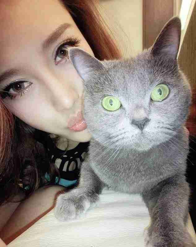 女生剪刀手自拍图片组微信头像图片大全