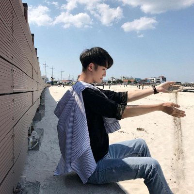 干净阳光文艺头像男头