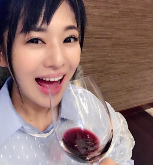 有种整容叫苍井空生娃,产后身材依旧迷人,犹如20多岁小姑娘