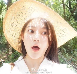 大学女生容颜神似张馨予