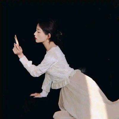 让人想哭的伤感意境美女头像最新版对同一个人也可以心动千万次