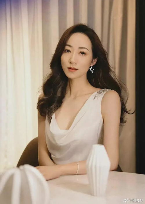 白色的高雅有气质女人头像韩雪