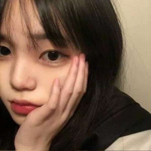 真人女生头像暧昧横行的时代不适合恋爱