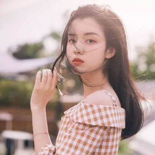 女生头像以前喜欢一个人,现在喜欢一个人