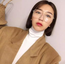 戴眼镜女生的短发