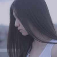 长发侧脸唯美头像