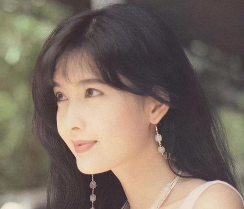 玉女掌门人周慧敏,素颜照片曝光,53岁依旧似少女太惊艳