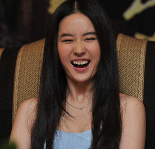 笑比哭还难看的七位明星,杨幂上榜,最后一位笑已经成为她的标志