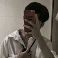 qq头像男生真人帅气真人帅气用手机挡脸的男生qq头像