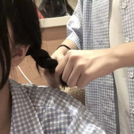 不露脸半身控情侣头像,过上想要的生活