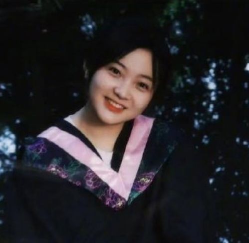奥运女孩林妙可21岁啦,晒照庆祝大学毕业,一张脸从小美到大