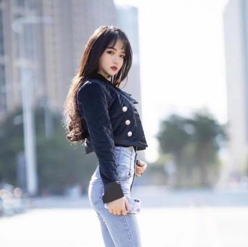 时尚性感最靓的辣妈,穿紧身牛仔裤秀出成熟的魅力