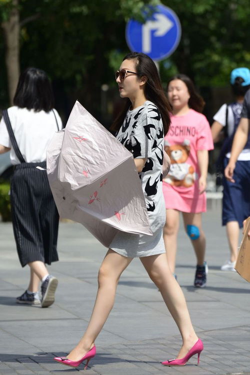 简约大方的尖头细跟,展现出时尚女士的成熟稳重气质