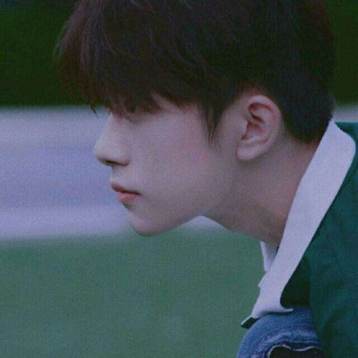 2021最热门的高清成熟的男生头像人世间的很多相遇都太多余了