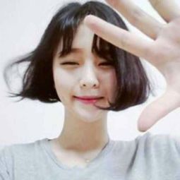 我想要一张和下面图片很配的女生头像