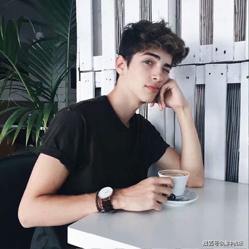 被誉为西班牙的justinbieber,精瘦身材,腹肌明显,爱了