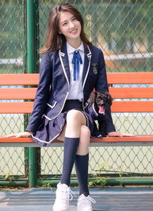 颜值高连穿校服都吸引人,李凯馨一秒变身最美校花,真女神
