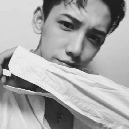个性黑白男生头像霸气,独特比较拽成熟的男人