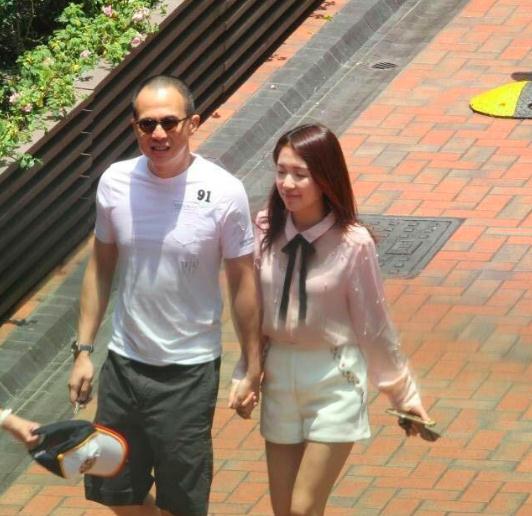 李泽楷小26岁女友晒近照,大秀阔太生活,网友却说豪门不好过