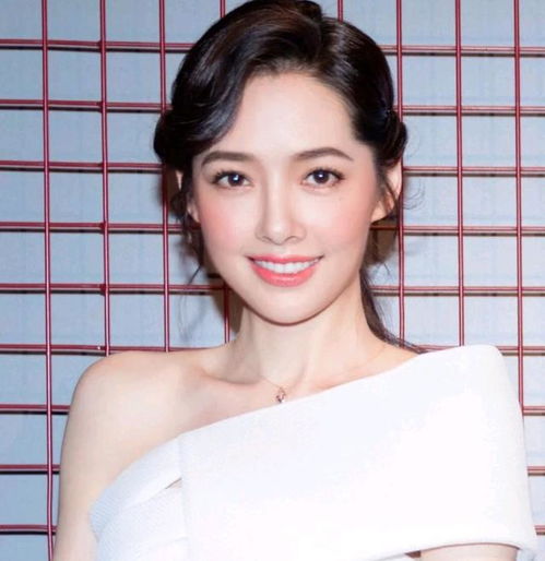 判断你是哪一类型的锁骨一字锁骨被公认最好看,u型锁骨有骨感美