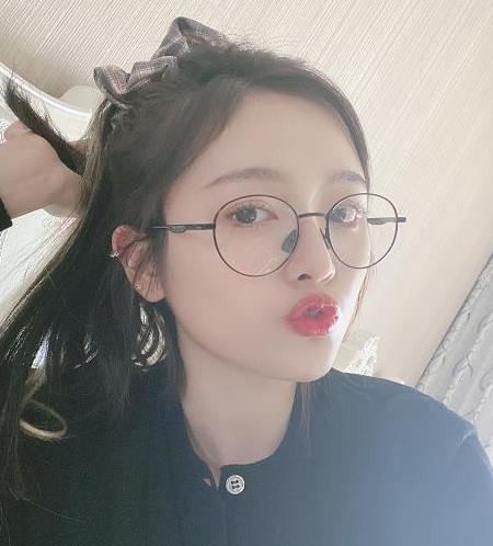 火箭少女近照11.杨超越在家很敏感,毕业晚会即将举行