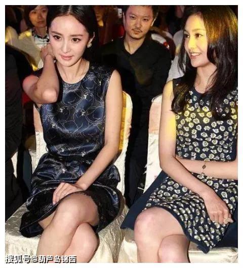 当4大女星跷二郎腿赵丽颖霸气,郑爽羞涩,杨幂身后的男人亮了