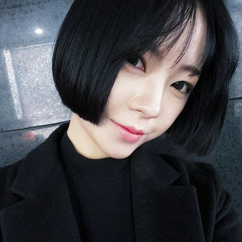 短发女生头像