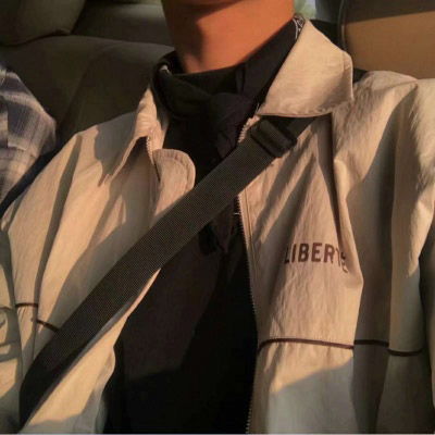 不露脸半身女生头像
