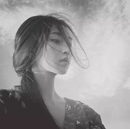 伤感图片黑白