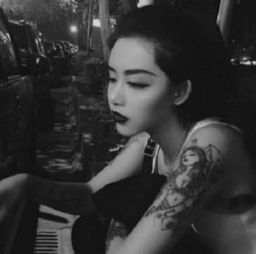 渣女频繁回复你这4字消息,并不是在乎你,而是玩弄你