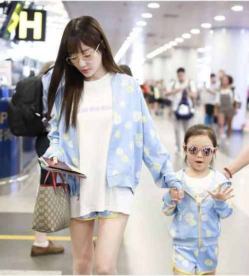 李小璐只是剪了款空气刘海发型,37岁秒变成17岁少女,清纯又时尚