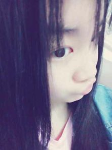 为什么女生们都喜欢留披肩发啊,图片上的是同一个人,我同学18岁