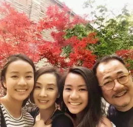 被张国荣求婚吓跑,如今59岁的她,美出了人生新高度